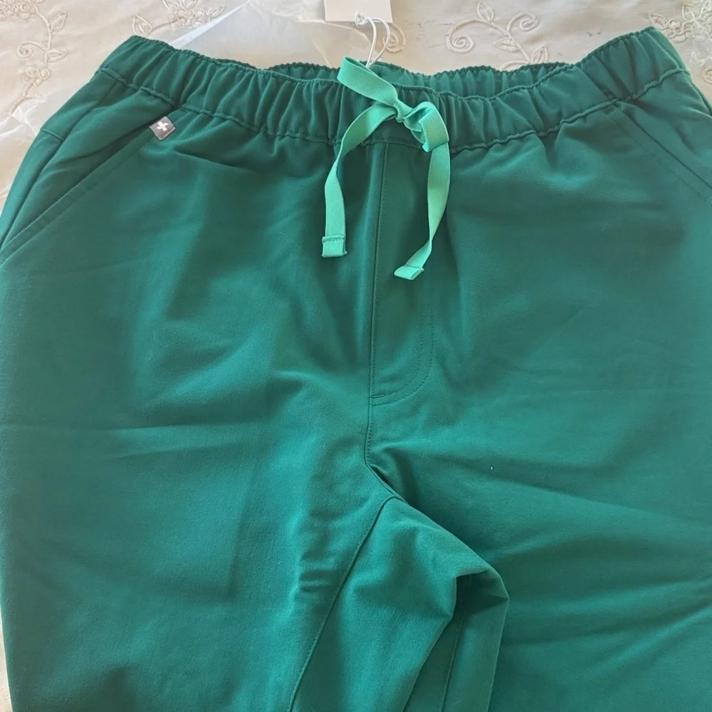 FIGS Tanson jogger scrub men’s small short length.